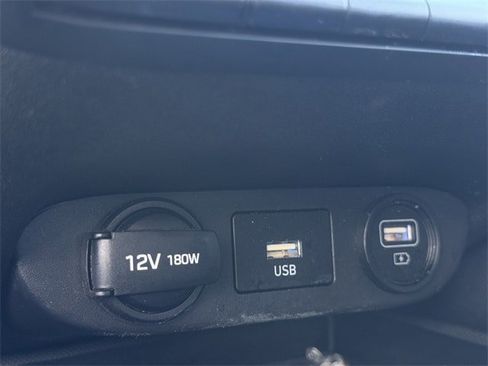 Used 2021 Hyundai Elantra Limited image 20