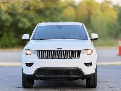 Used 2017 Jeep Grand Cherokee Altitude AWD/4WD image 2