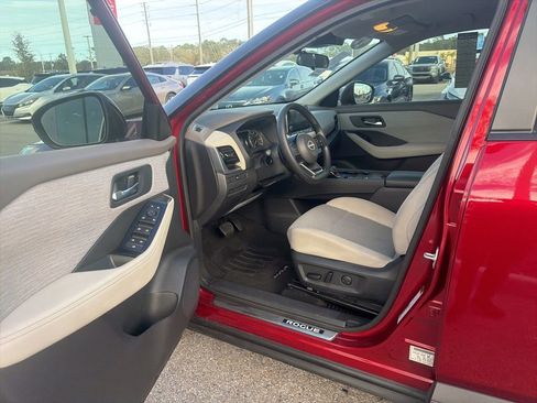 Certified 2022 Nissan Rogue SV image 14
