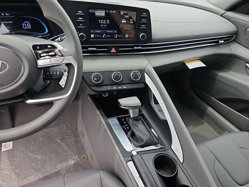 New 2026 Hyundai Elantra SE FWD image 21