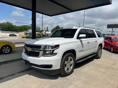 Used 2016 Chevrolet Suburban LT RWD image 4