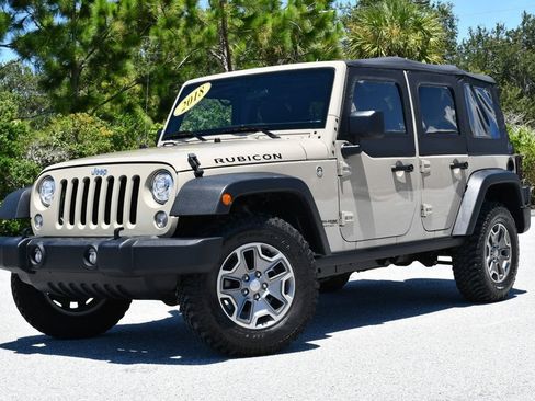 Used 2018 Jeep Wrangler Unlimited Rubicon w/ Connectivity Group AWD/4WD image 20