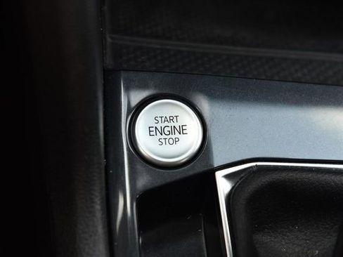 Certified 2024 Volkswagen Tiguan SE w/ Panoramic Sunroof Package image 17