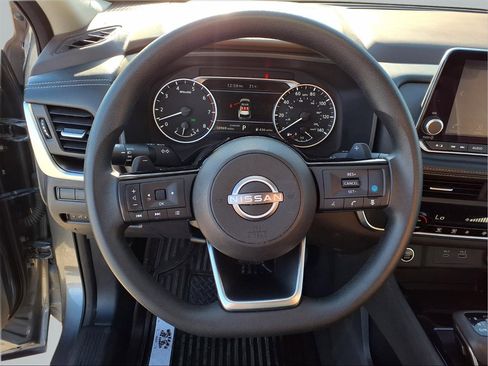 Used 2023 Nissan Rogue SV image 7