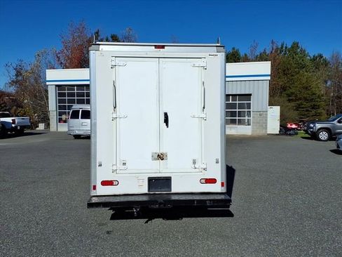 Used 2017 Chevrolet Express 3500 image 4