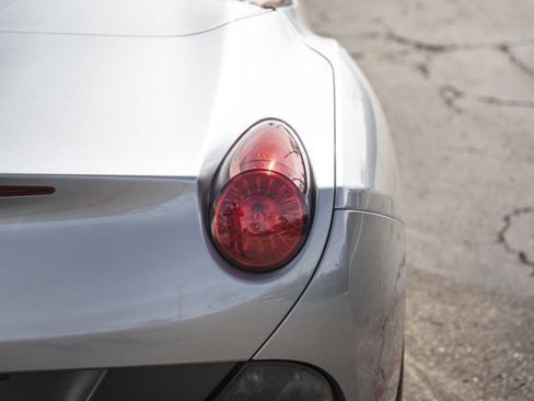 Used 2010 Ferrari California image 29