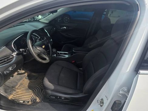Used 2021 Chevrolet Malibu LT FWD image 3