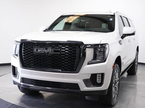Used 2024 GMC Yukon XL Denali Ultimate AWD/4WD image 3