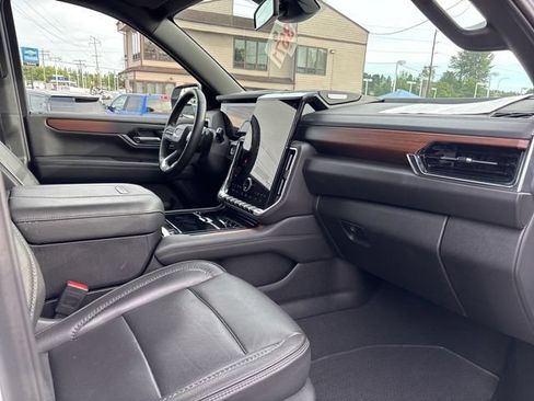 Used 2025 GMC Yukon XL Denali AWD/4WD image 51