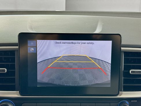 Used 2025 Hyundai Venue SEL image 22