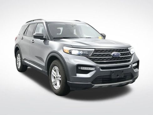 Used 2024 Ford Explorer XLT w/ Equipment Group 202A AWD/4WD image 3