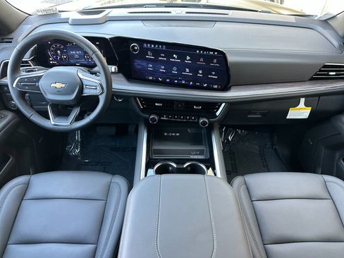 Used 2026 Chevrolet Suburban LT w/ Comfort Package RWD image 15
