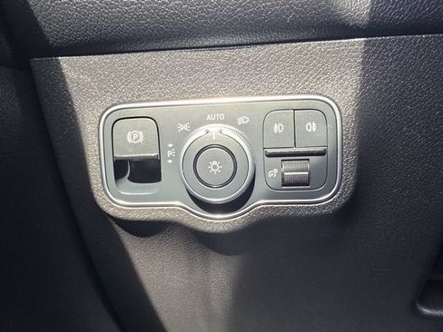 Used 2023 Mercedes-Benz GLB 250 4MATIC image 10