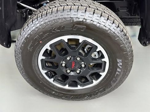 Certified 2025 Toyota Tacoma TRD Off-Road w/ TRD Off Road Upgrade Package AWD/4WD image 31