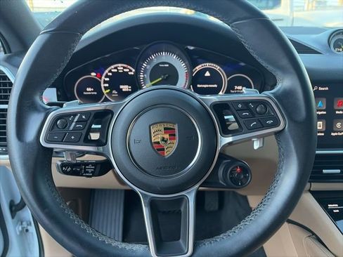 Used 2022 Porsche Cayenne Base image 15