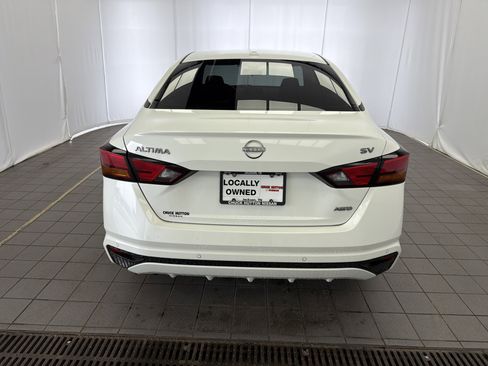 Used 2024 Nissan Altima 2.5 SV AWD/4WD image 2