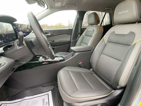 Used 2025 Chevrolet Trax ACTIV w/ Driver Confidence Package image 12