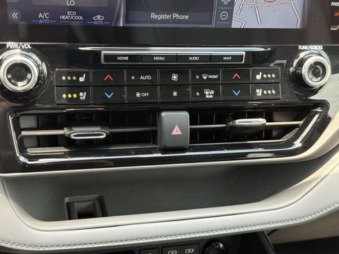 Used 2022 Toyota Highlander Limited AWD/4WD image 31