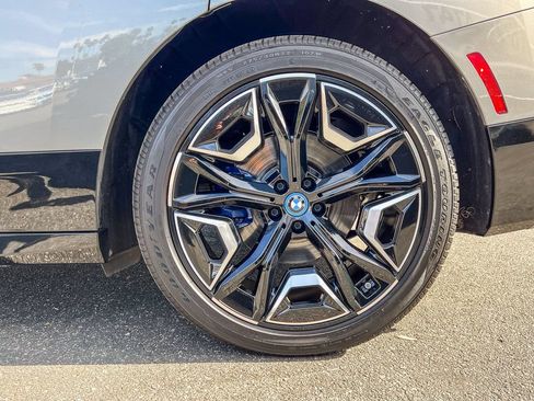 Used 2024 BMW iX xDrive50 w/ Premium Package AWD/4WD image 8