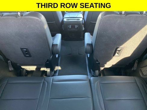 Used 2025 GMC Yukon Denali AWD/4WD image 8