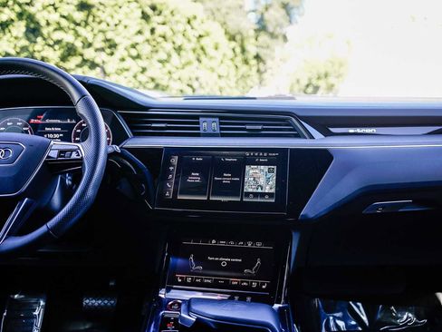 Used 2023 Audi e-tron S Prestige w/ Prestige Package image 13