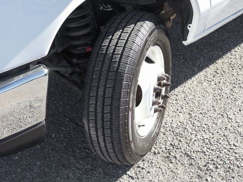 Used 2017 Ford E-450 and Econoline 450 Super Duty w/ Power Windows & Locks Group image 35