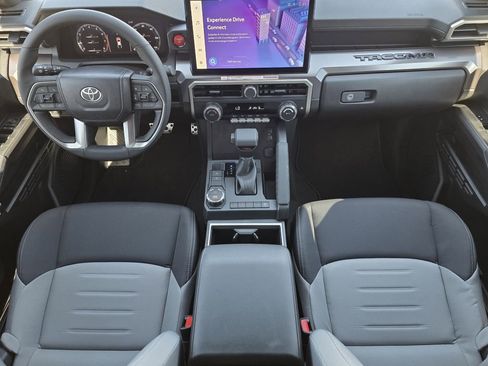 Used 2025 Toyota Tacoma TRD Off-Road AWD/4WD image 18