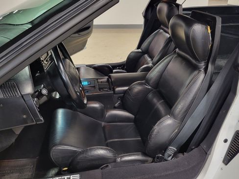 Used 1994 Chevrolet Corvette Coupe RWD image 12