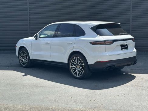 Used 2022 Porsche Cayenne Platinum Edition image 3