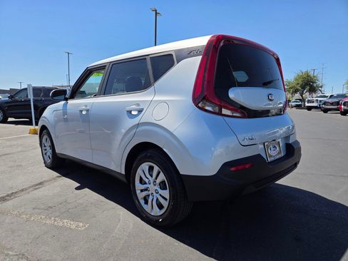 Used 2020 Kia Soul LX FWD image 4