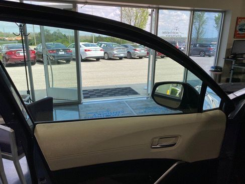 Used 2024 Toyota Corolla Cross XLE w/ Convenience Package image 12