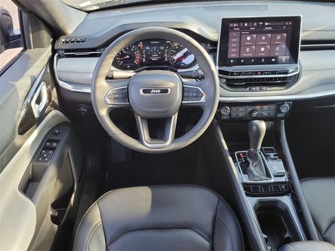 Used 2024 Jeep Compass Limited image 19