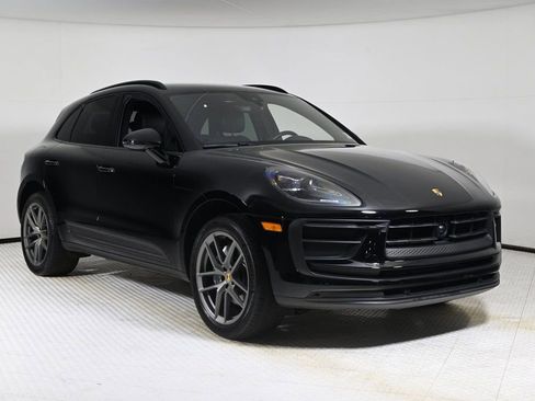 Certified 2024 Porsche Macan Base image 9