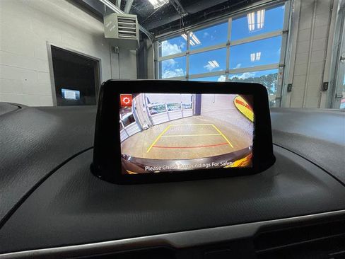 Used 2018 MAZDA MAZDA3 Touring FWD image 18