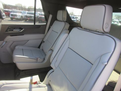 New 2026 GMC Yukon Denali w/ Denali Reserve Package image 13