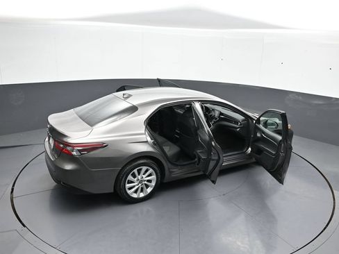 Used 2021 Toyota Camry LE AWD/4WD image 43