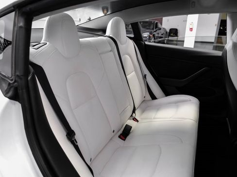 Used 2023 Tesla Model 3 Standard Range image 33