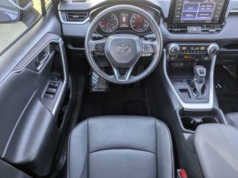 Used 2021 Toyota RAV4 XLE Premium image 12