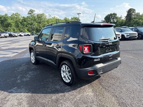 Used 2023 Jeep Renegade Latitude w/ Premium Group AWD/4WD image 3