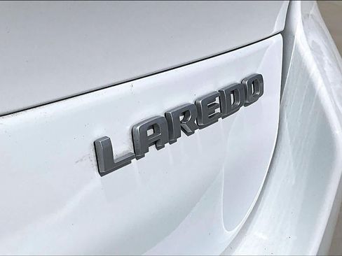 Used 2025 Jeep Grand Cherokee L Laredo RWD image 10