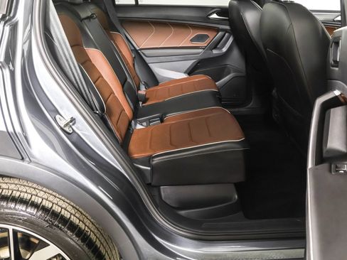 Used 2023 Volkswagen Tiguan SEL R-Line image 43