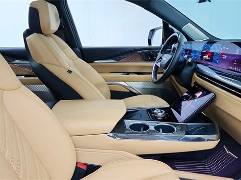 Used 2025 Cadillac Escalade IQ Sport 2 w/ LPO, ONYX Package image 24