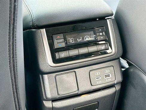 New 2026 Subaru Ascent Limited image 27