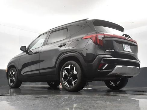 Used 2025 Kia Seltos S FWD image 12