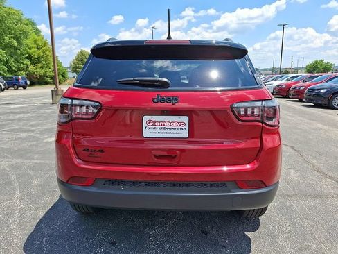 Used 2023 Jeep Compass Latitude w/ Sun and Sound Group AWD/4WD image 9