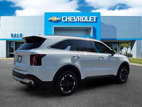 Used 2024 Kia Sorento S AWD/4WD image 3