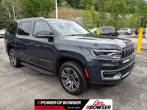 Used 2025 Jeep Wagoneer 4WD w/ Premium Group I image 7