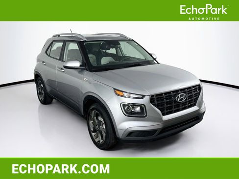 Used 2025 Hyundai Venue SEL FWD image 1