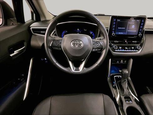 Used 2022 Toyota Corolla Cross XLE w/ Convenience Package AWD/4WD image 5