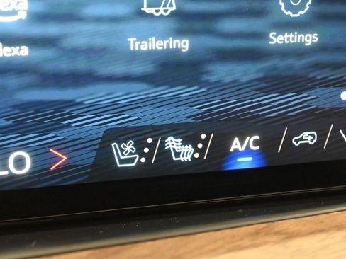 Used 2025 Chevrolet Tahoe High Country image 27